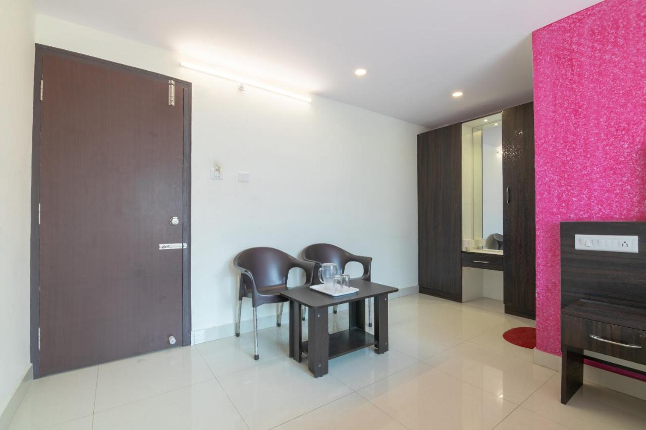 Oyo 13594 Mathrushree Residency Hotell Bangalore Exteriör bild